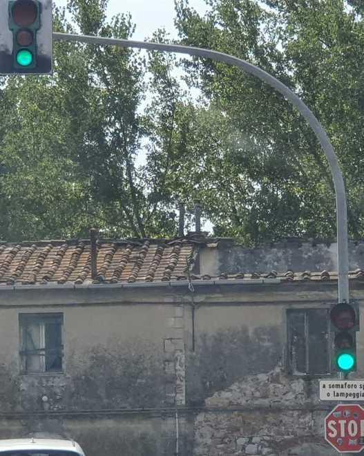 All’incrocio di via delle Palanche semaforo di nuovo in funzione 