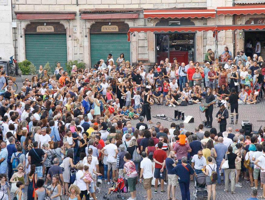 Bar, gelaterie e ristoranti, i Buskers sono affare loro 