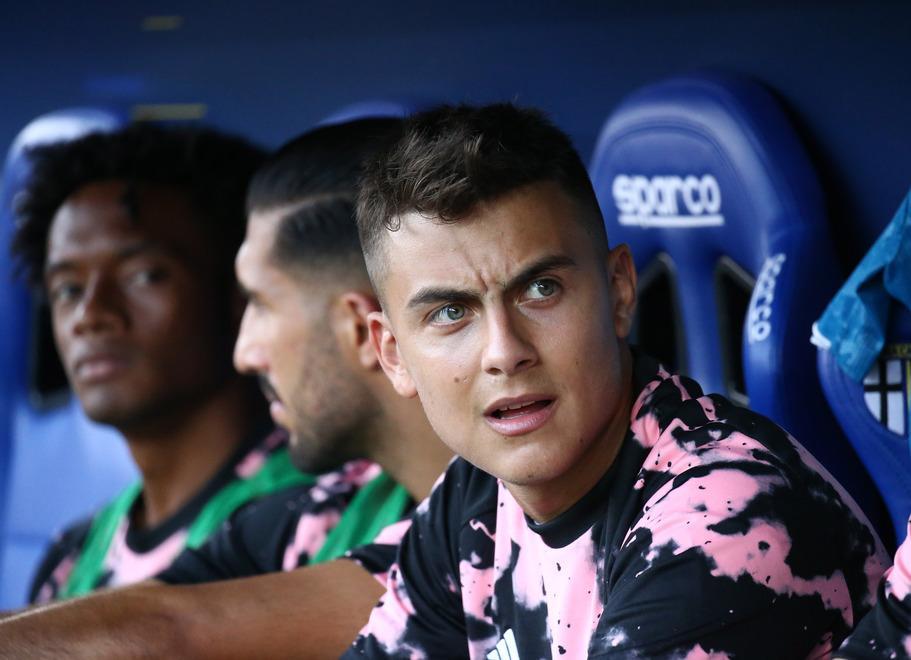 Paulo Dybala in panchina, Sarri gli ha preferito Higuain contro il Parma