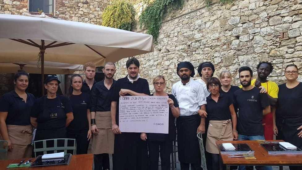 Non emette 4 scontrini in 5 anni: ristorante chiuso per tre giorni, la protesta dello chef