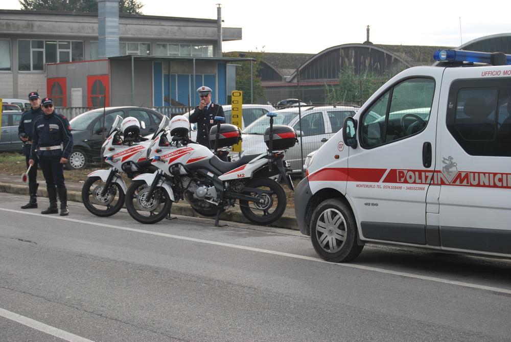 Un posto di controllo della Polizia municipale di Montemurlo