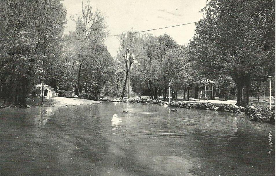 Modena. 1966/1 La città cambia si coprono i canali e nuove scuole