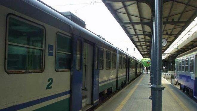 Treni nel caos per quasi due ore In ritardo i convogli per la Garfagnana