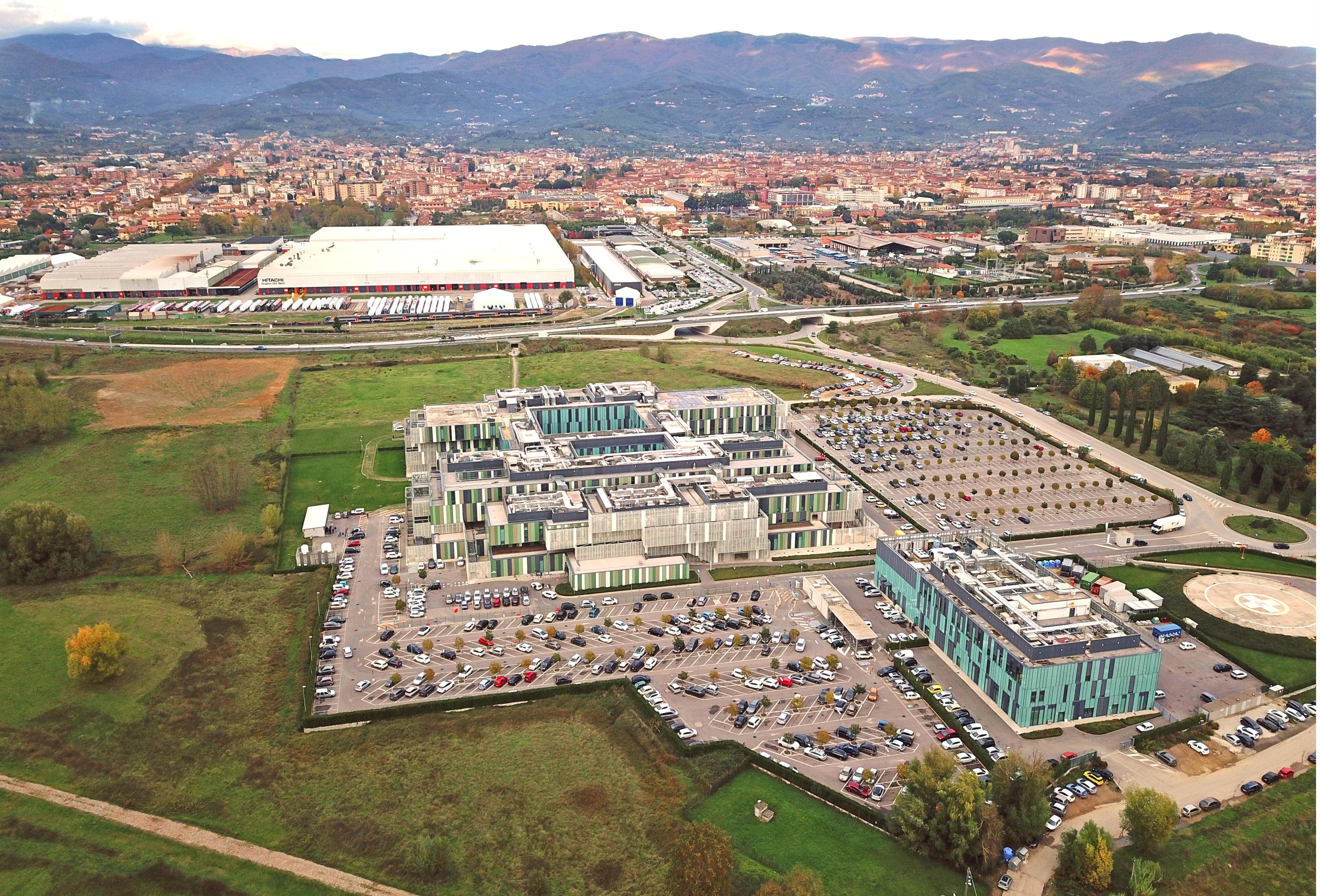 L’ospedale di Pistoia circondato dalle aree verdi di competenza dell’Asl