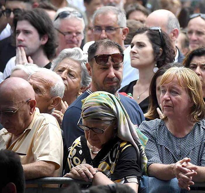 Le lacrime che rigano i volti e l’importanza di esserci