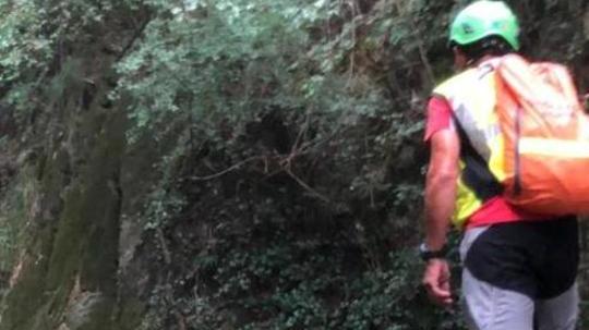 Infortunato nel bosco Il Sast lo porta in salvo