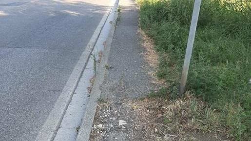 «Marciapiedi e strade ko, rifiuti, e quando piove qui si allaga tutto»