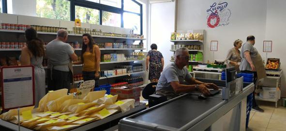 L’Emporio Dora ha aiutato 181 adulti e 95 minori in difficoltà economiche 