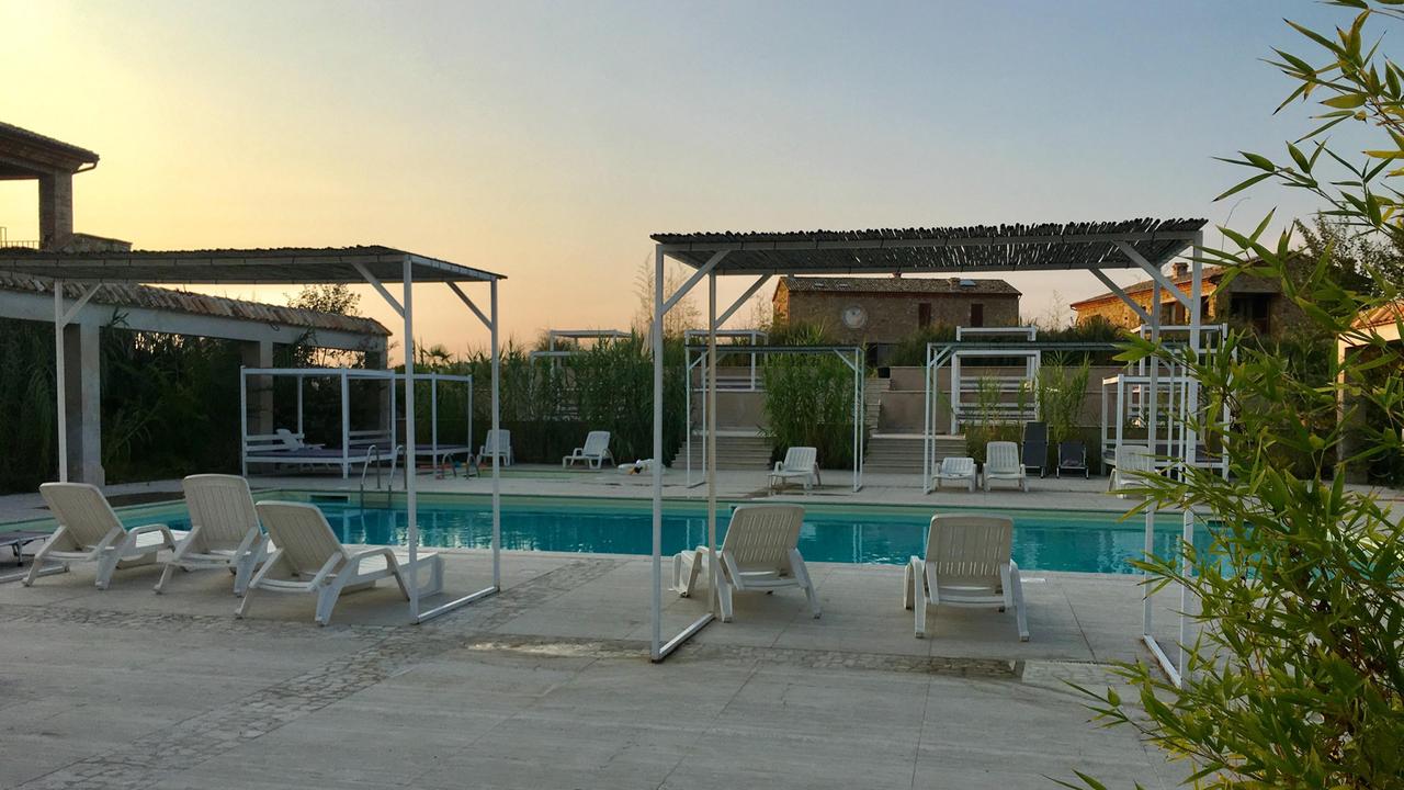 Cade nella piscina del resort, gravissimo al Meyer bimbo di 3 anni