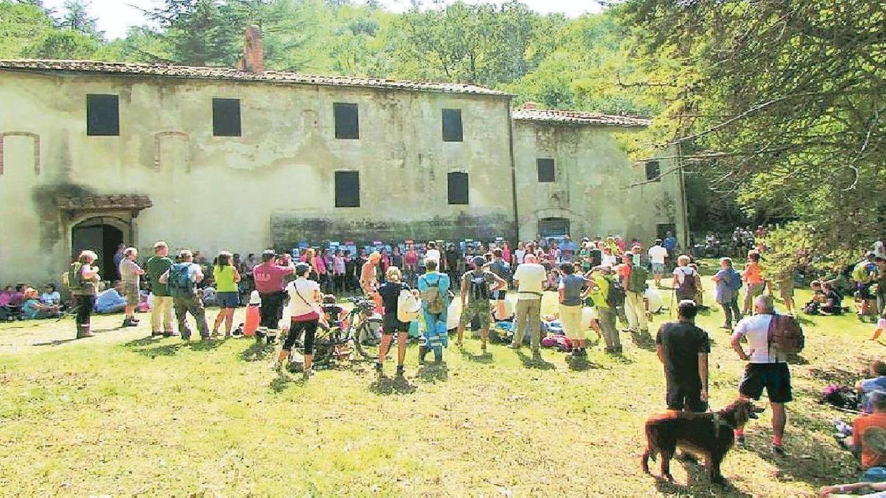 Trekking in ricordo dell’alluvione: eremo della Sambuca da salvare