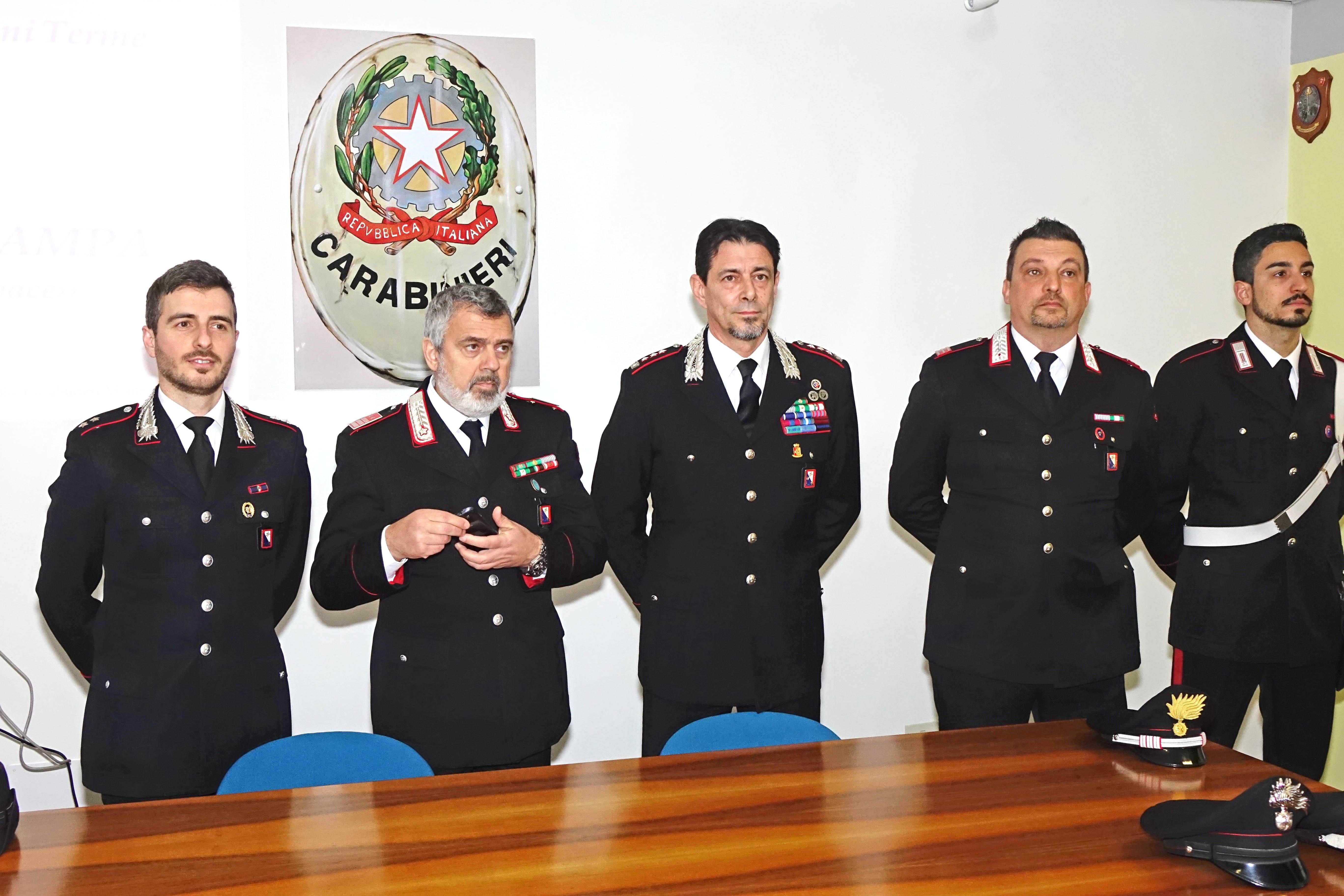 La conferenza stampa dei carabinieri nel marzo scorso in cui si annunciava l’operazione (Foto Gori)