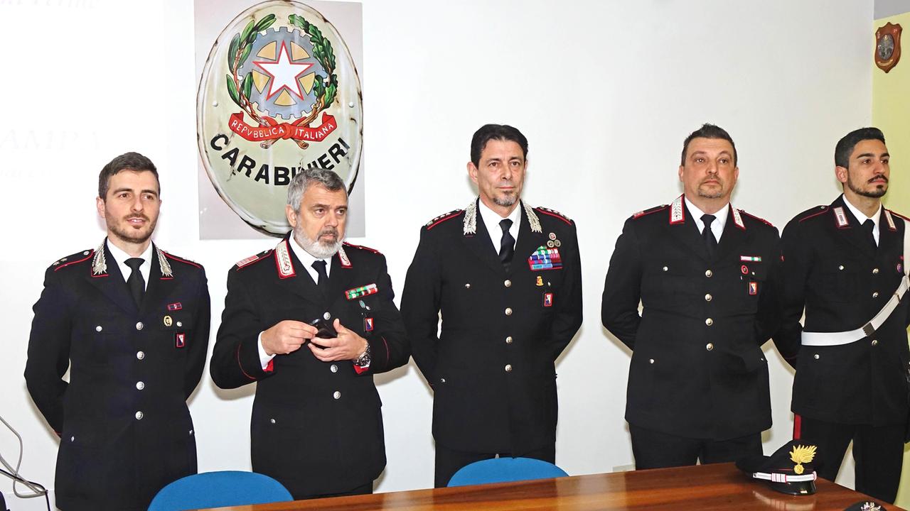 La conferenza stampa dei carabinieri nel marzo scorso in cui si annunciava l’operazione (Foto Gori)