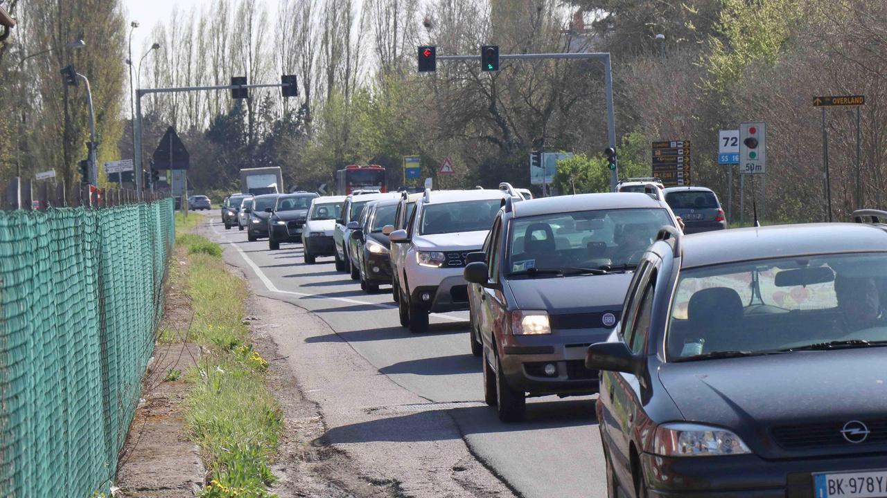 «Controlli la sua patente». Ma è morto lo scorso aprile