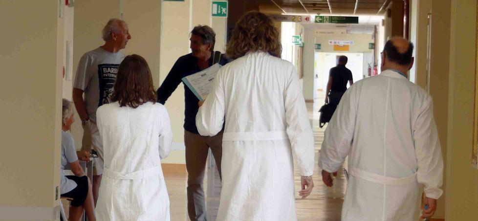 Medici laureati assunti come specialisti. L’Emilia studia la ricetta veneta 