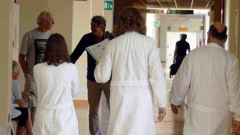 Medici laureati assunti come specialisti. L’Emilia studia la ricetta veneta