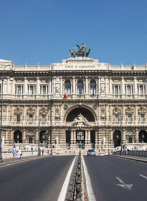 Investì un pedone che non era sulle strisce: confermata la condanna dalla Cassazione 