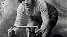 La storia di Alfonsina, la prima donna in gara al Giro d’Italia, rivive al parco Pertini