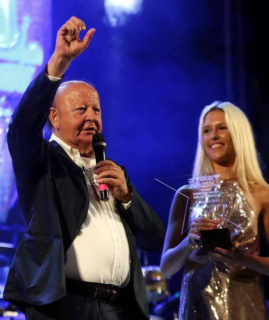 Emozioni e ricordi nel segno di Fabrizio Frizzi Boldi: niente cinepanettone