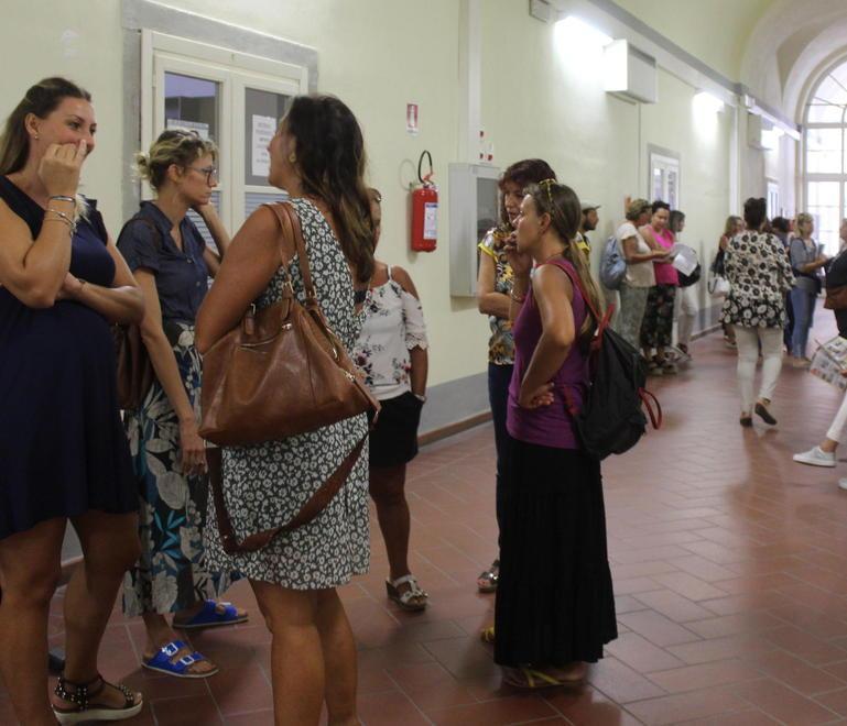 Maestre assunte col sapore della beffa i loro contratti firmati ma con riserva 