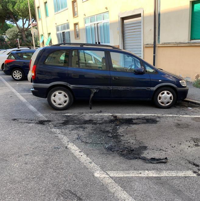 Bruciata un’auto di notte