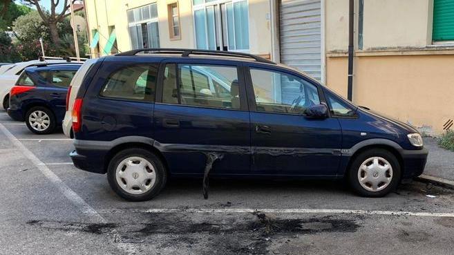 Bruciata un’auto di notte