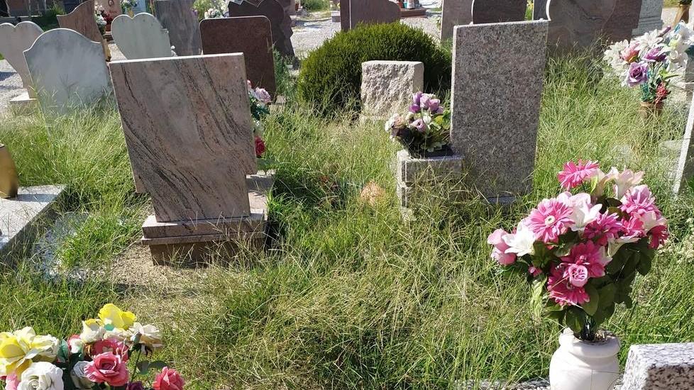 Degrado al cimitero