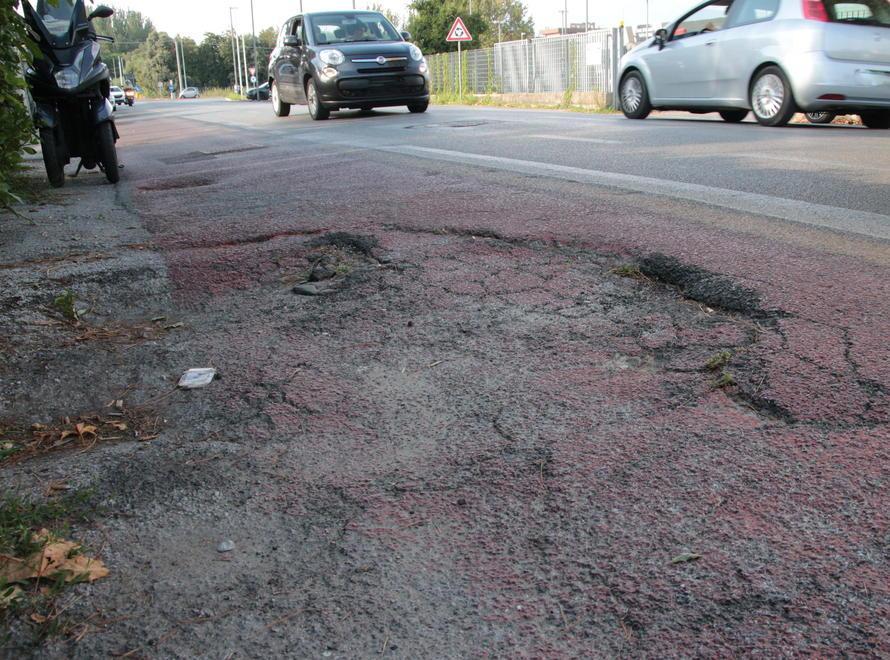 Finiscono all’ospedale per colpa delle buche sulle strade 