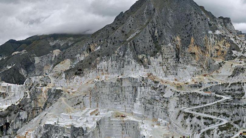 L'immagine delle cave di Carrara utilizzata per una delle locandine del film Antropocene