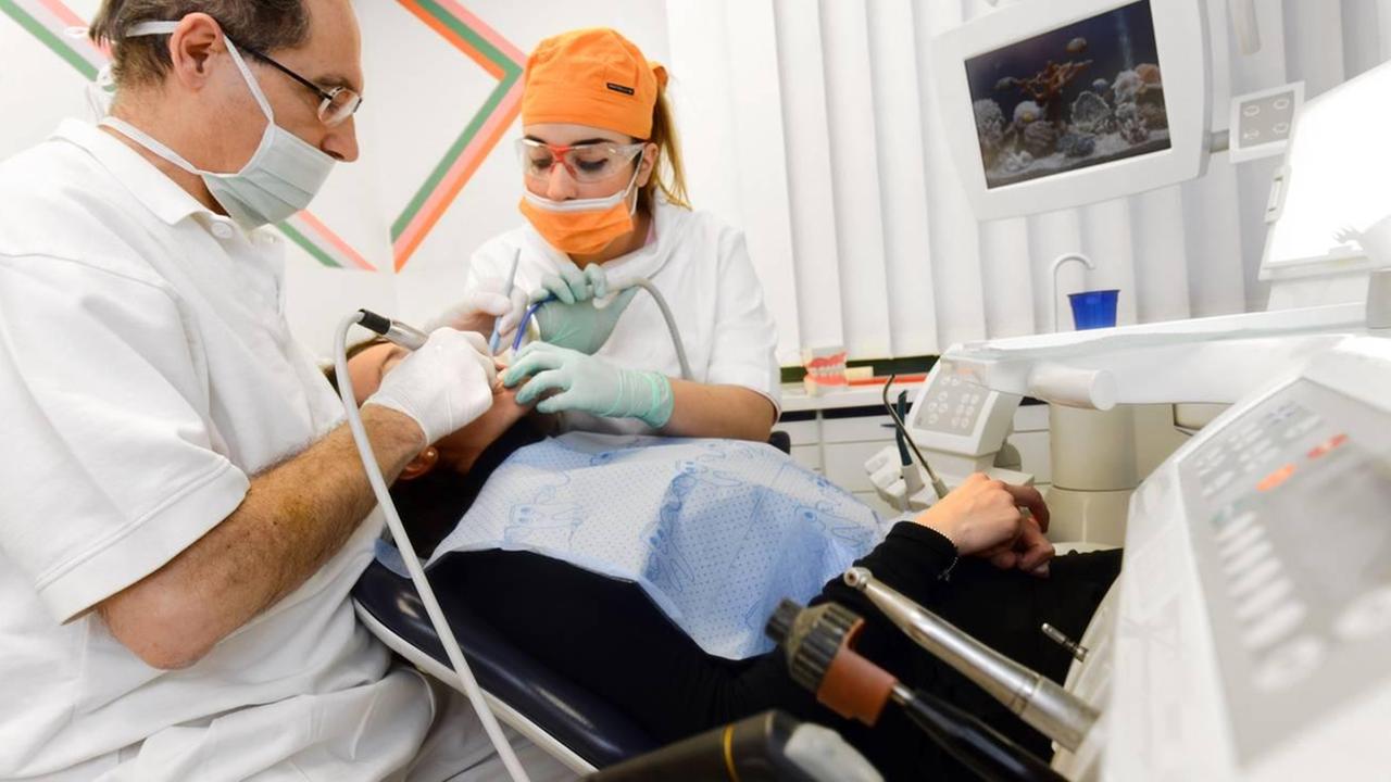 Cure dentali, a Firenze apre la clinica pubblica per i toscani: già boom di richieste