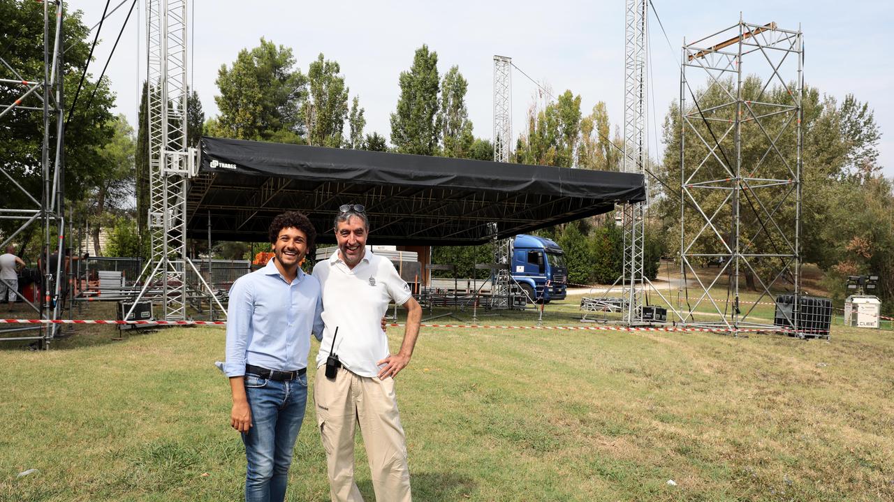 Barsottini e Bonanni davanti al palco centrale del Beat Festival