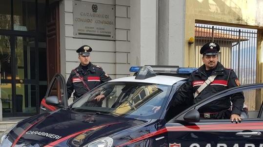 Denuncia una farmacia per lo sciroppo scaduto