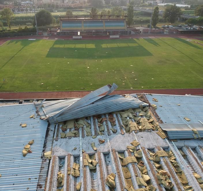 Quattrocento atlete in cerca di una palestra per allenarsi