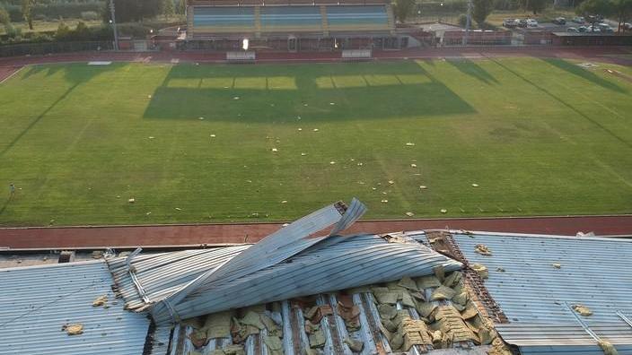 Quattrocento atlete in cerca di una palestra per allenarsi