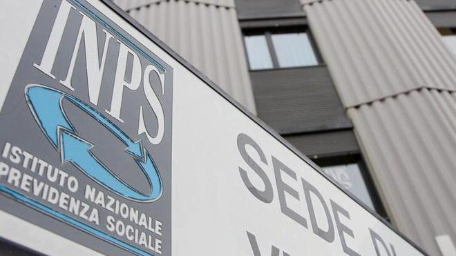 L’esercito dei superprecari in coda per un assegno