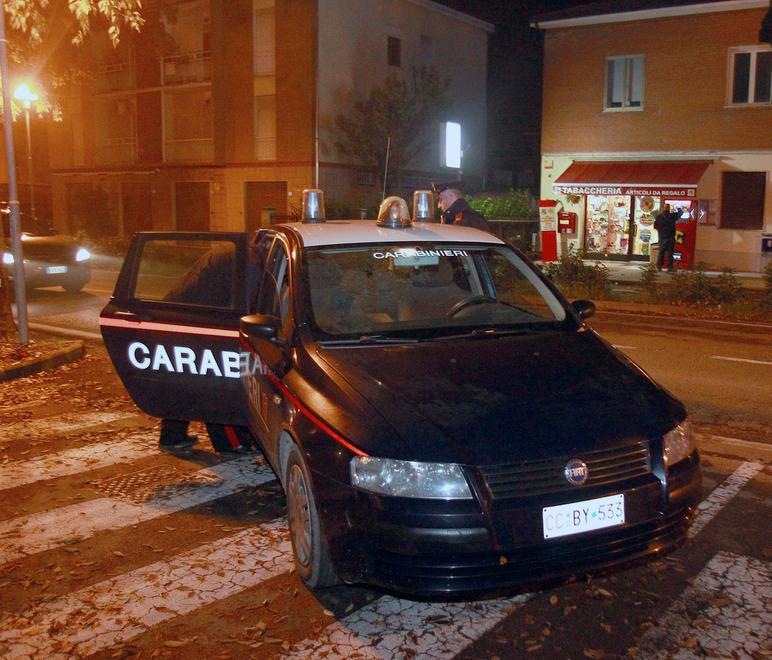 Picchia il papà che non gli dà i soldi per la droga 