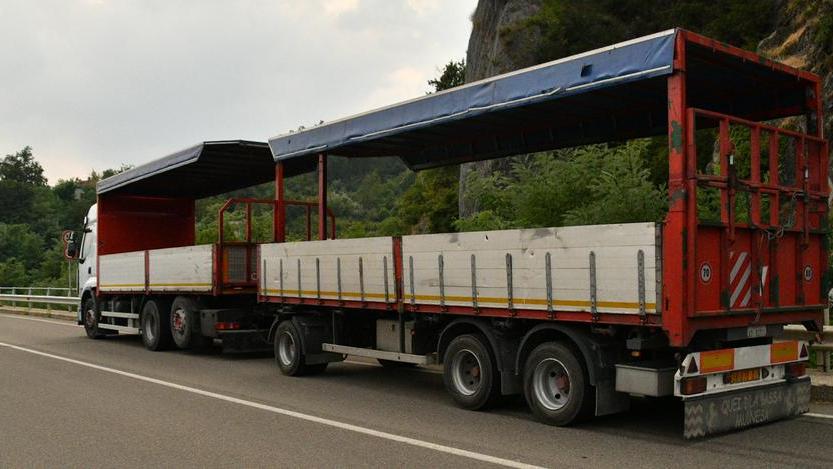 Motorino e camion si scontrano scooterista ricoverato a Parma