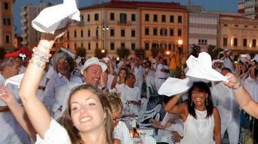 Tutti a cena in bianco per il Caprilli