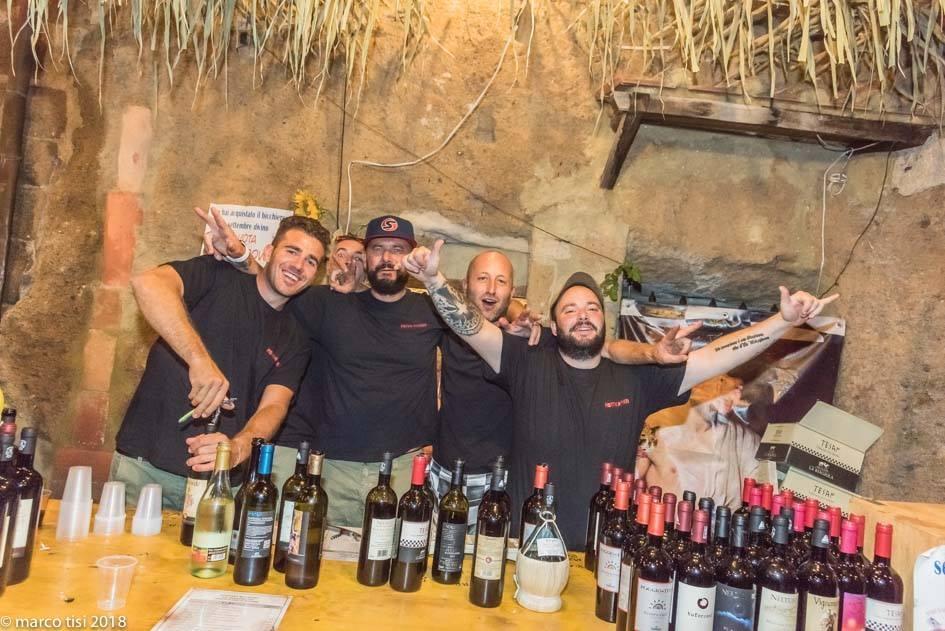 Le cantine in festa nello spettacolo del tufo: ecco 4 giorni di musica degustazioni e escursioni 