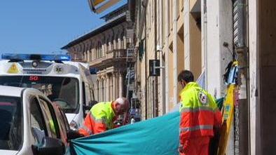Morta cadendo dal B&B, la titolare si difende: «Solo falsità, ci sono le prove»