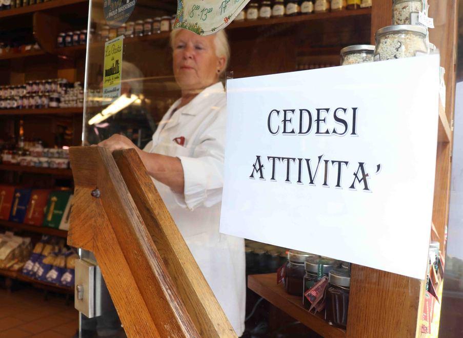 A Ferrara i negozi muoiono di tasse, affitti e web. Ascom: un piano per il centro storico 