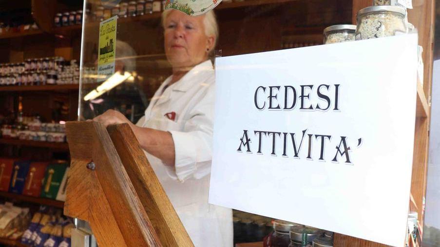 A Ferrara i negozi muoiono di tasse, affitti e web. Ascom: un piano per il centro storico