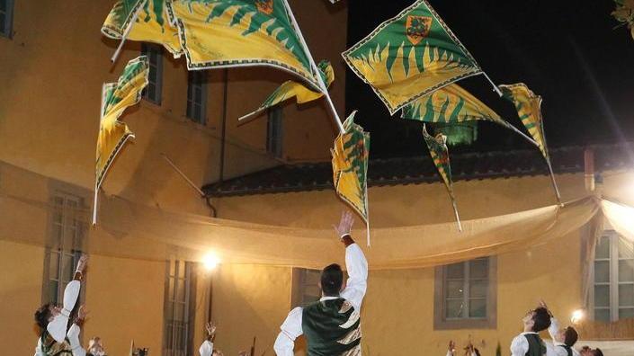 Tamburini e chiarine ma anche “spadari”nella cena propiziatoria del rione San Michele