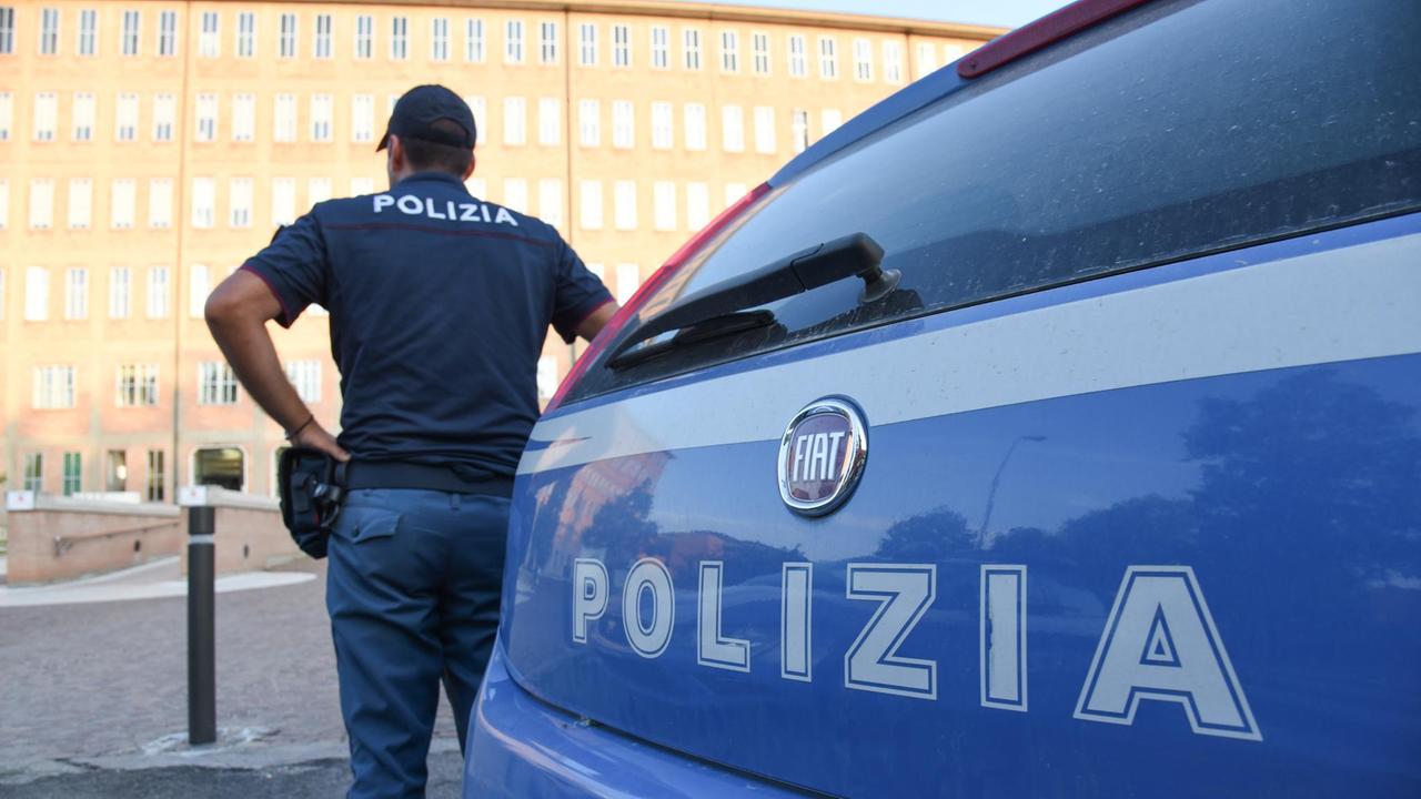Reggio Emilia, ha una relazione con un'altra donna: aggredito da moglie e figlia