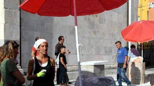 In piazza del Duomo torna il simposio di scultura a mano