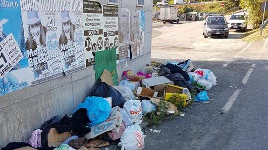 Rifiuti abbandonati Martelloni infuriato