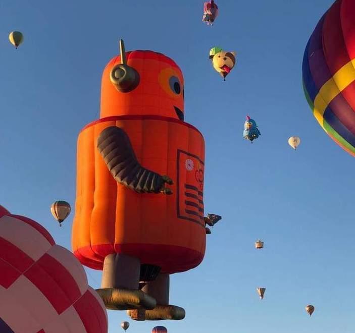 In mongolfiera due giorni in più Ci sono anche il robot e il picchio