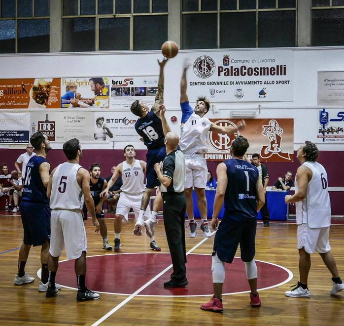 Tra divieti, spostamenti e deroghe le case del nostro basket cadono a pezzi 