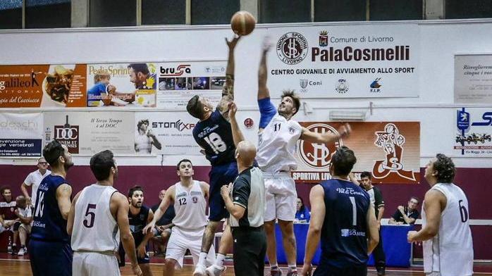 Tra divieti, spostamenti e deroghe le case del nostro basket cadono a pezzi