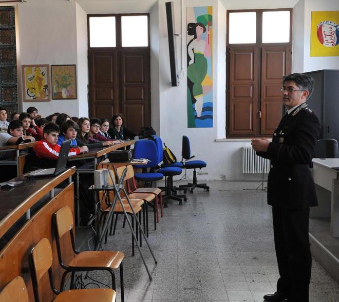 In aula coi carabinieri