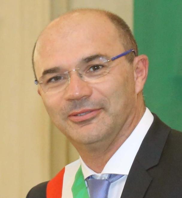 Ogni volta che il Paese rischia il burrone si chiede aiuto al Pd...